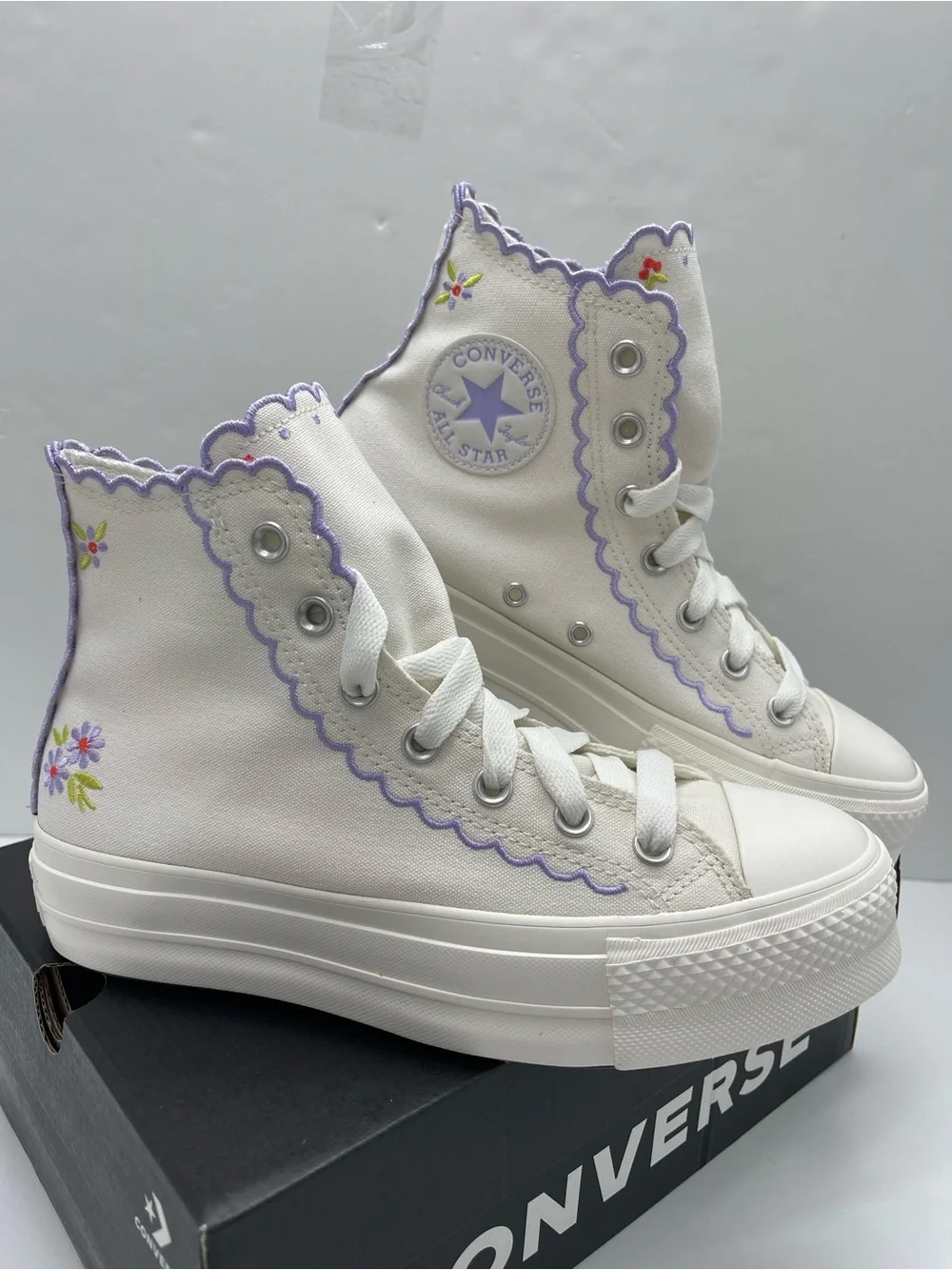 Converse CTAS LIFT HI VINTAGE WHITE/VIOLET HEAT Platform Sneakers Lavender Trim